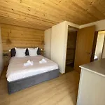 Les Brimbelles 木屋 勒索里